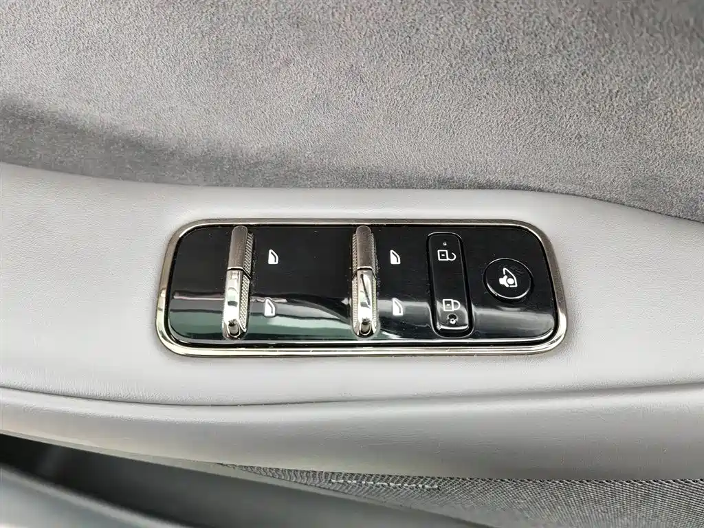 Voyah Auto VOYAH Zhuiguang 2024 PHEV AWD Ultra Long Range Flagship фото 9