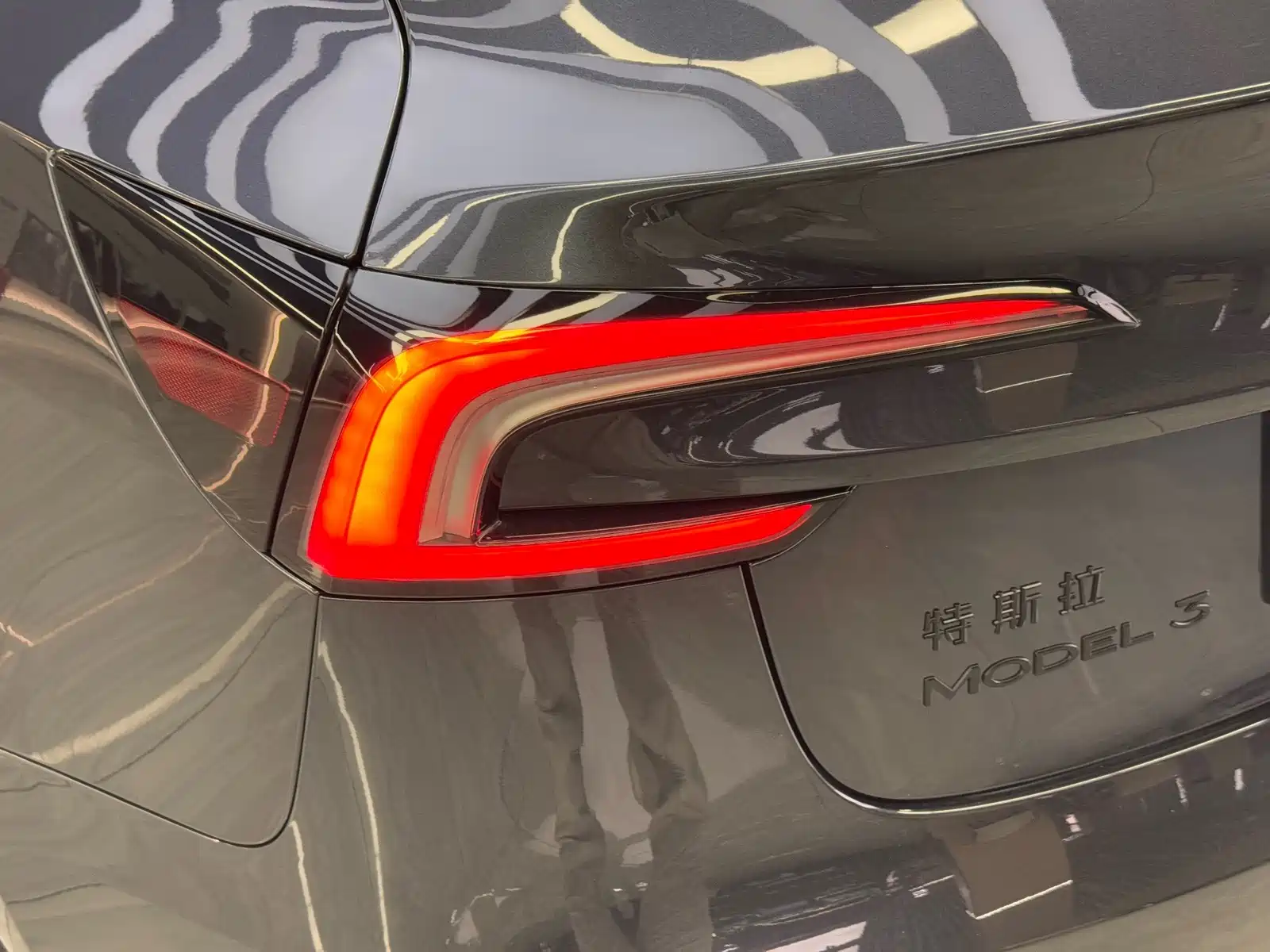Фото 10 - Tesla Model 3