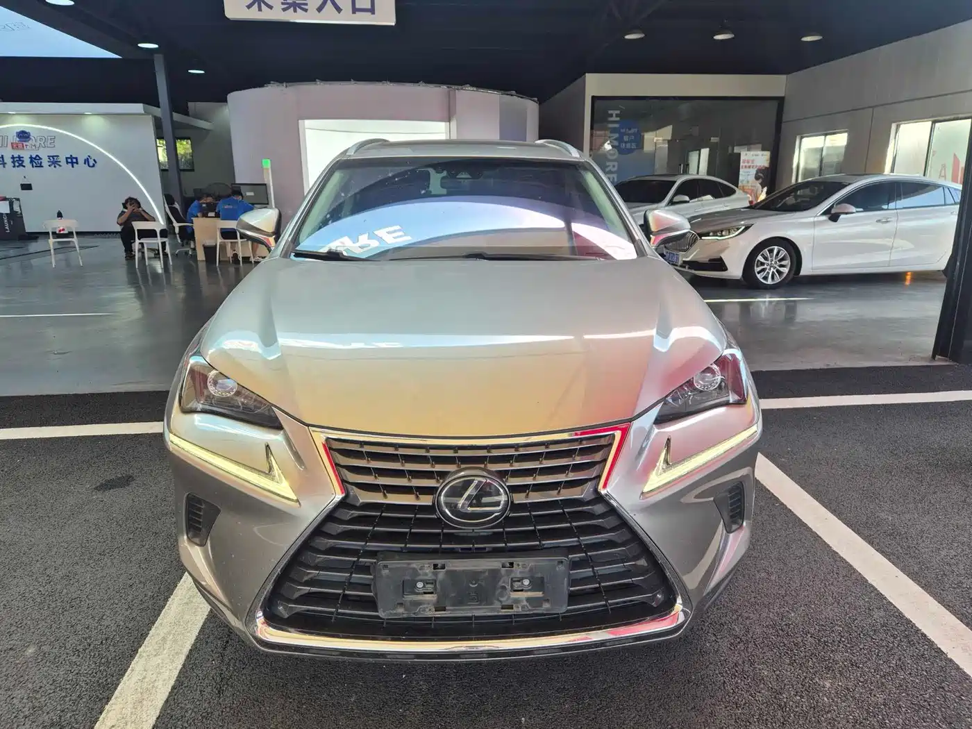 Фото 2 - Lexus NX