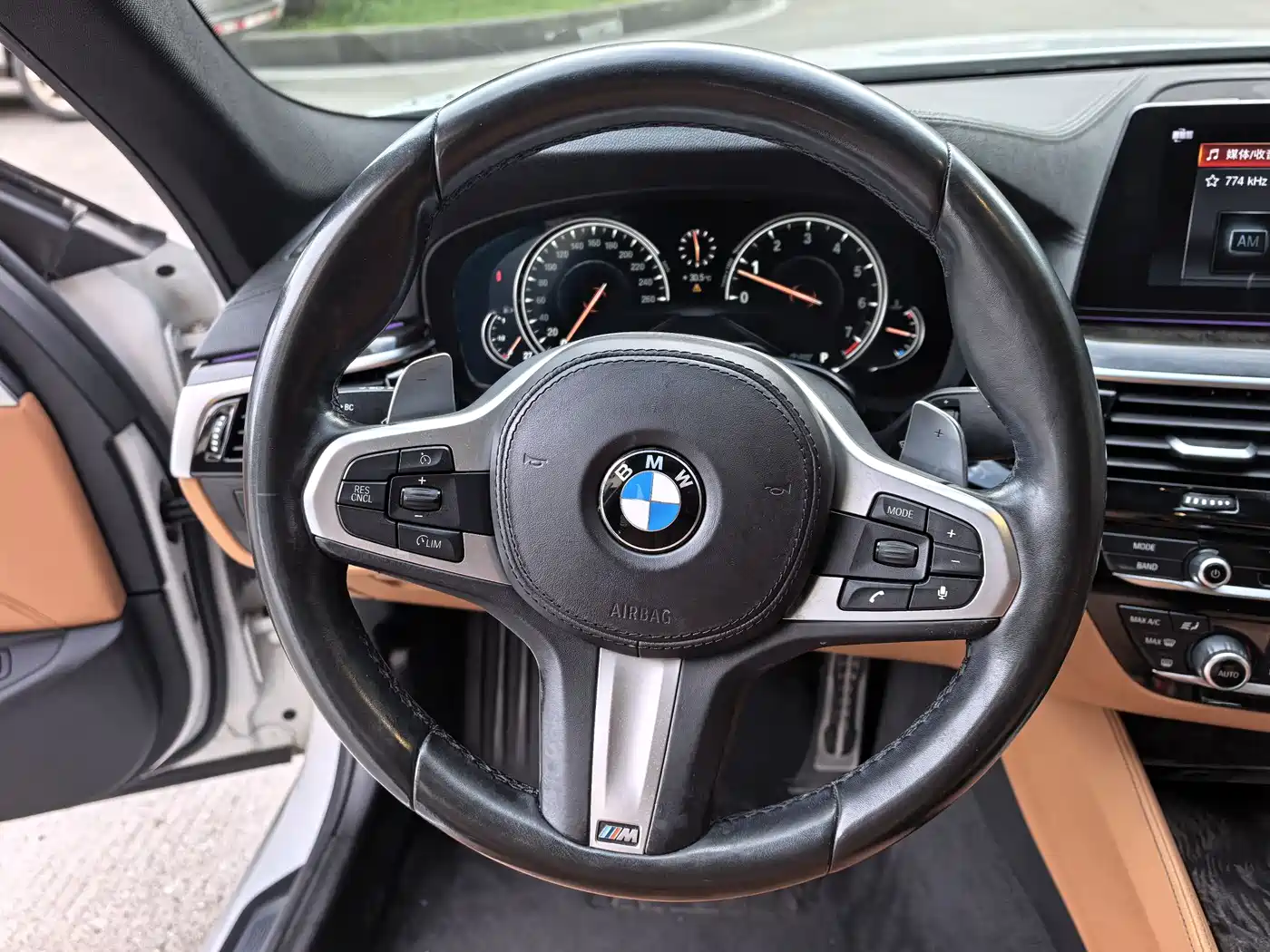 BMW 5 Series 2018 530Li Premium M Sport Package фото 8
