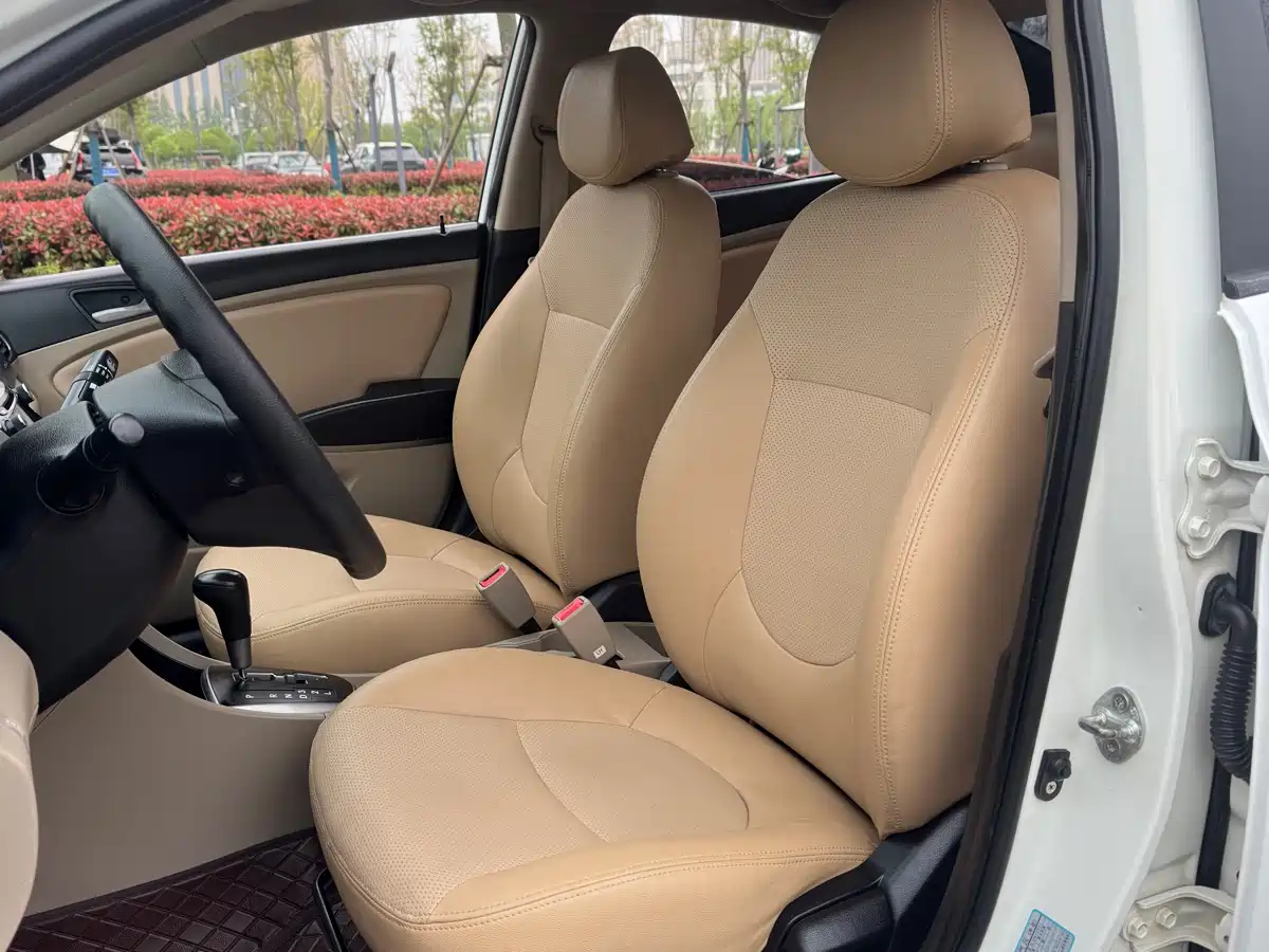 Hyundai Verna 2014 1.4L Automatic Smart GLS фото 15