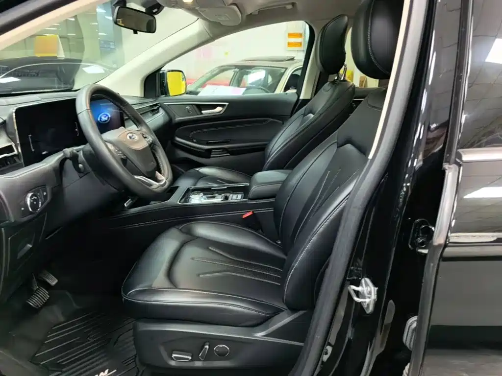 Фото 15 - Ford Edge