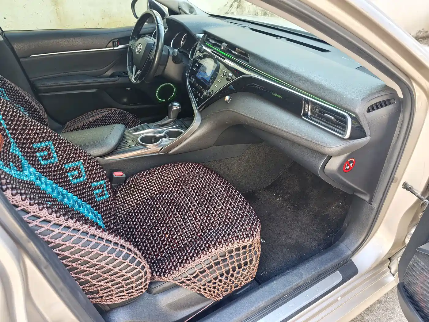 Фото 8 - Toyota Camry