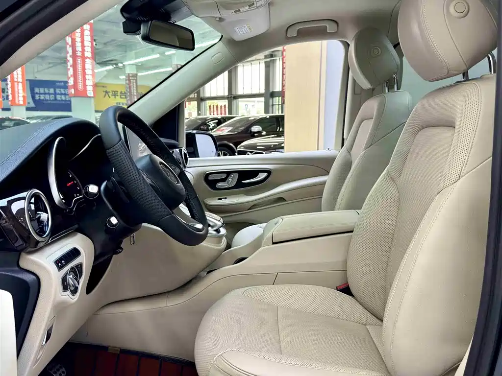 Mercedes-Benz V-Class 2018 V 260 L Premium Long Version China V фото 7