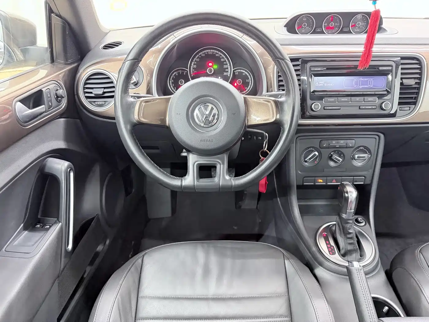 Volkswagen Beetle 2013 1.2TSI Comfort фото 8