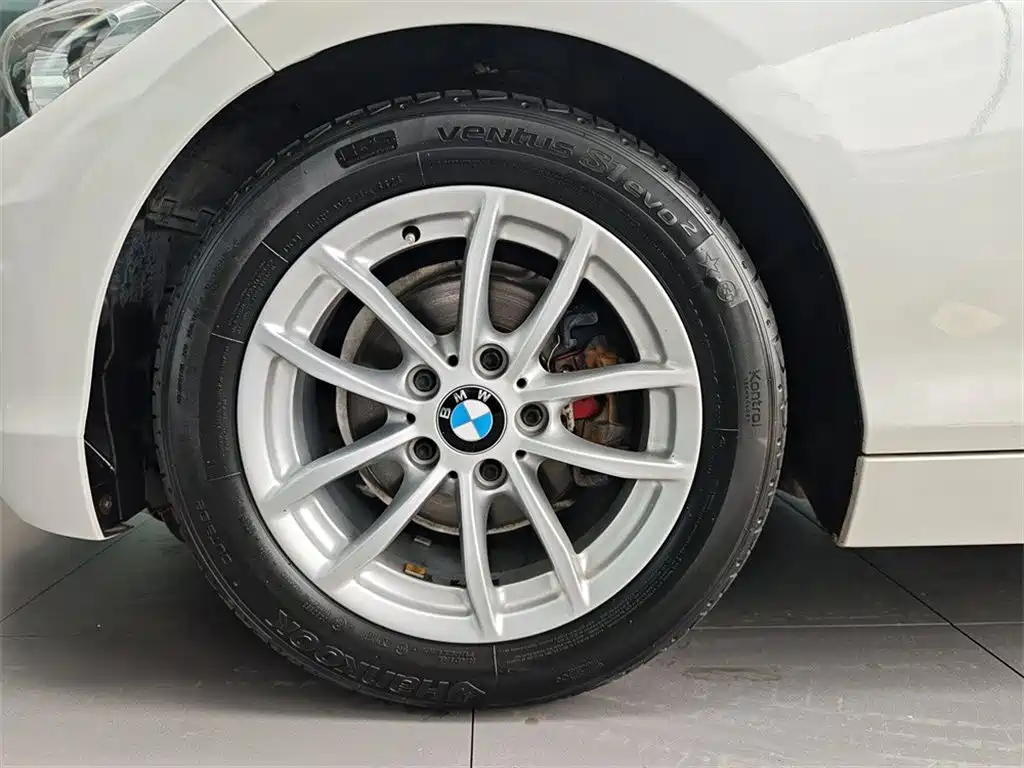 BMW 1 Series (Import) 2018 118i Leading фото 16