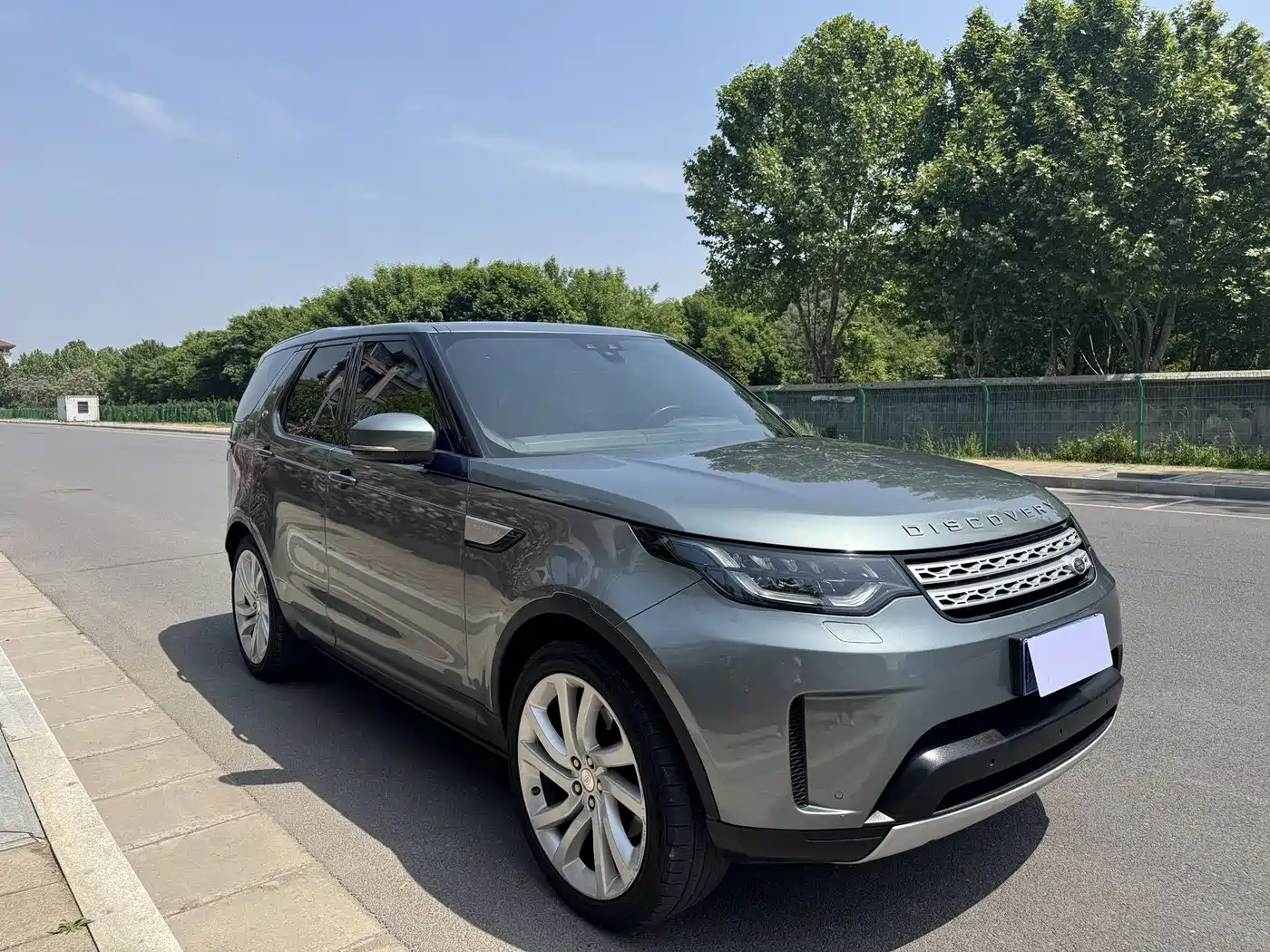 Land Rover Discovery 2017 3.0 SC V6 Launch Limited Edition фото 3