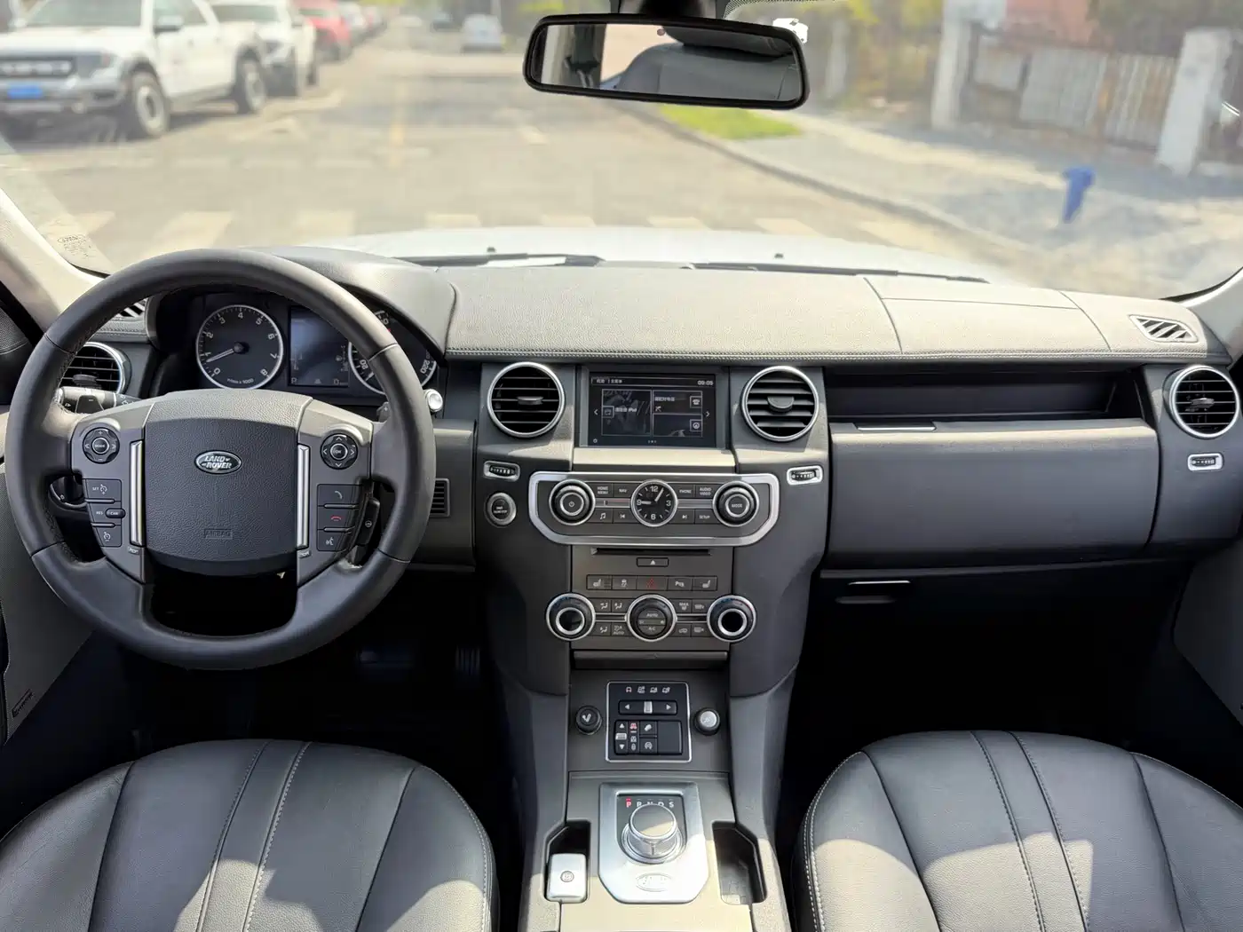 Land Rover Discovery 2016 3.0 SC V6 HSE фото 5