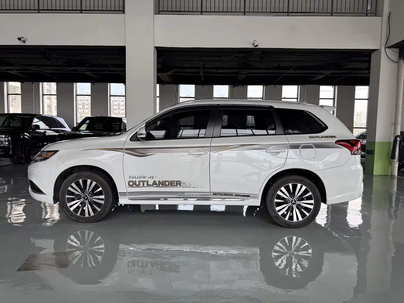 MITSUBISHI OUTLANDER