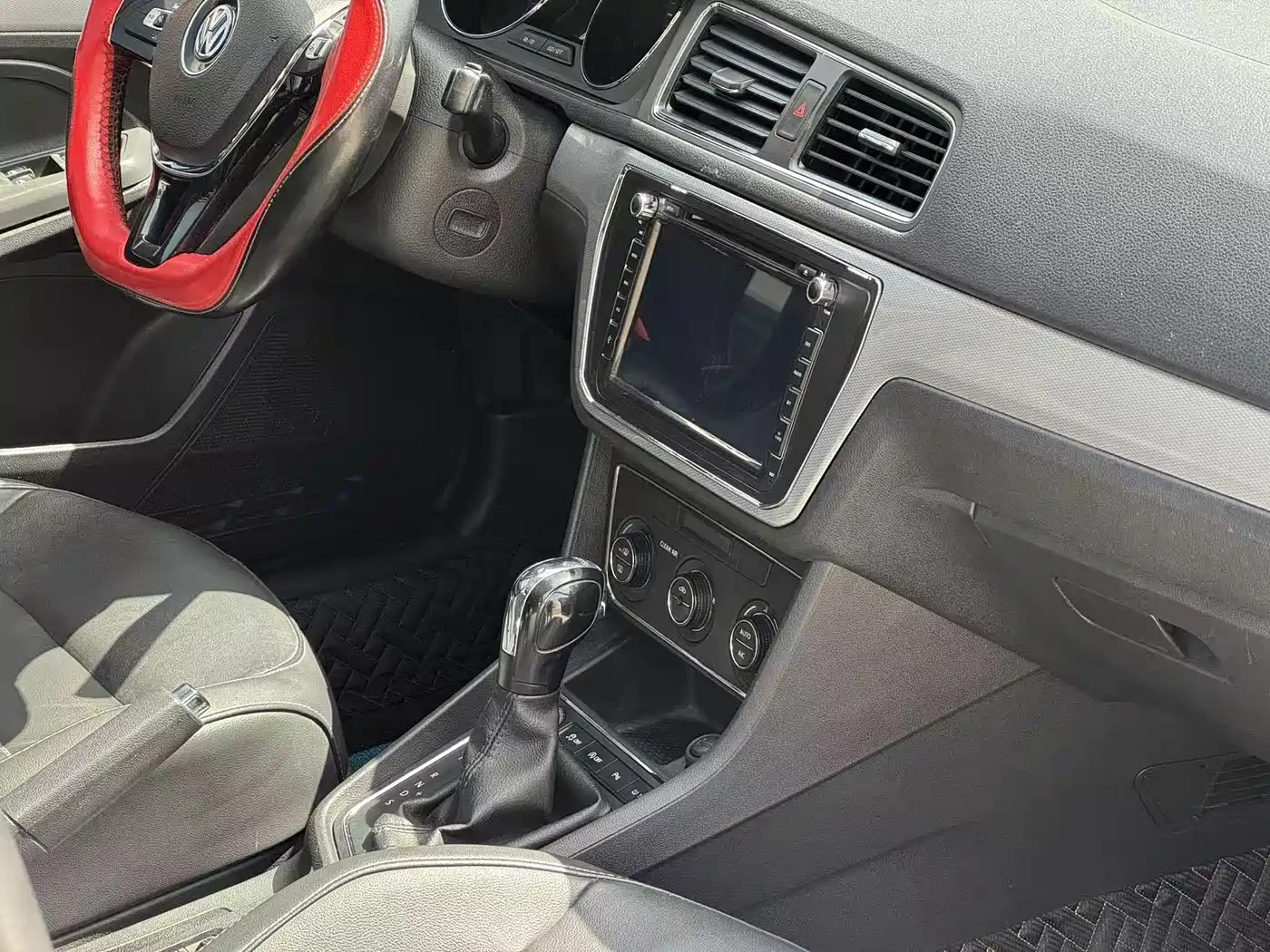 Volkswagen Lavida Tour 2017 180TSI DSG Comfort Edition фото 12