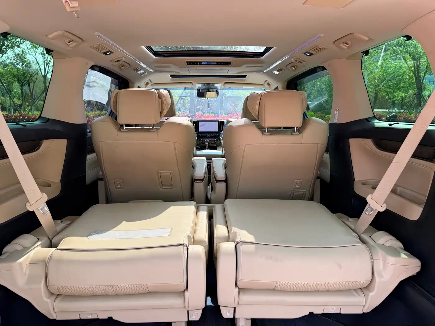 Toyota Alphard 2021 Hybrid 2.5L Premium фото 20