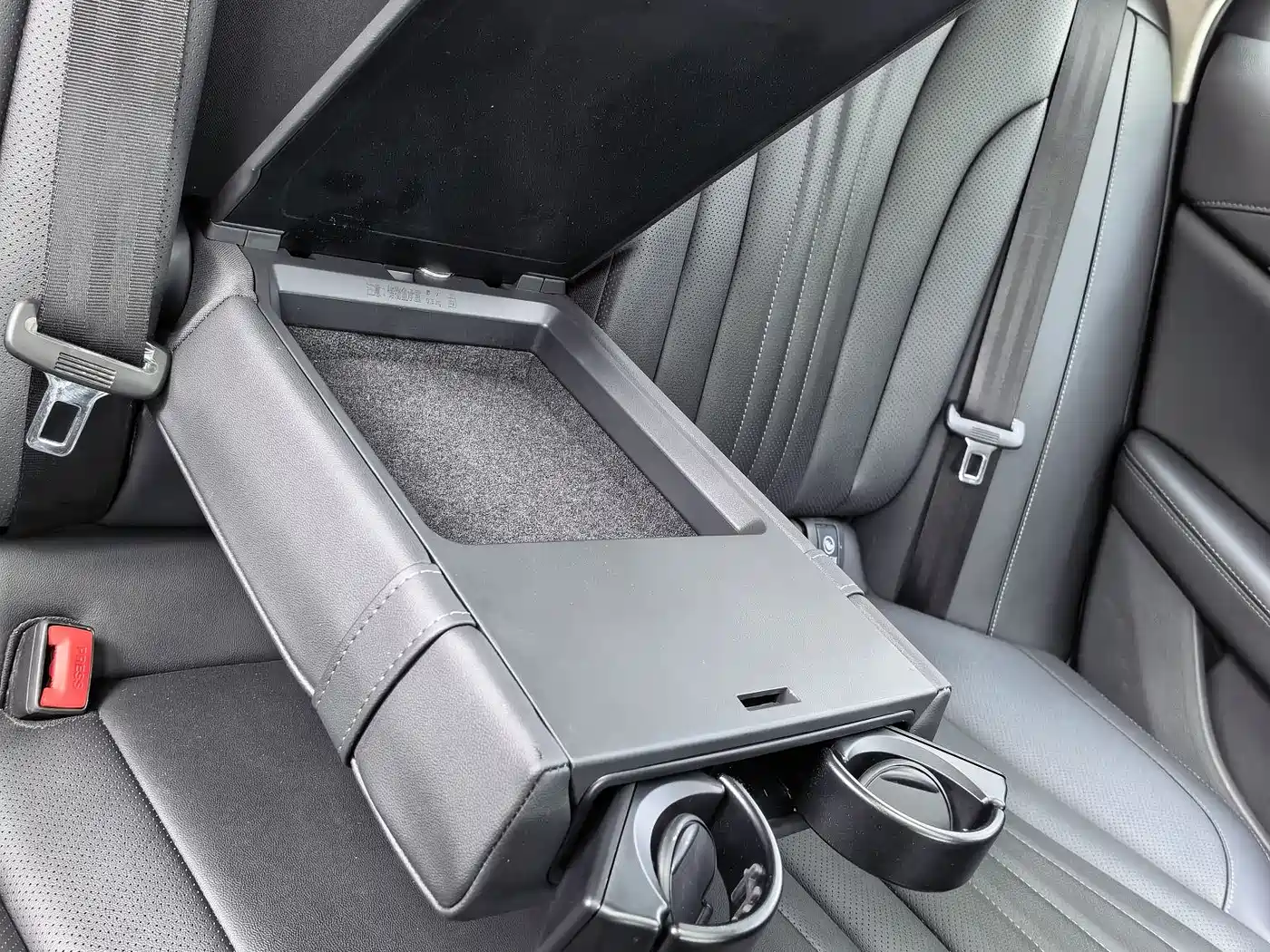 Hongqi H5 2024 1.5T DCT Smart Connect Flag Rhythm Edition фото 23