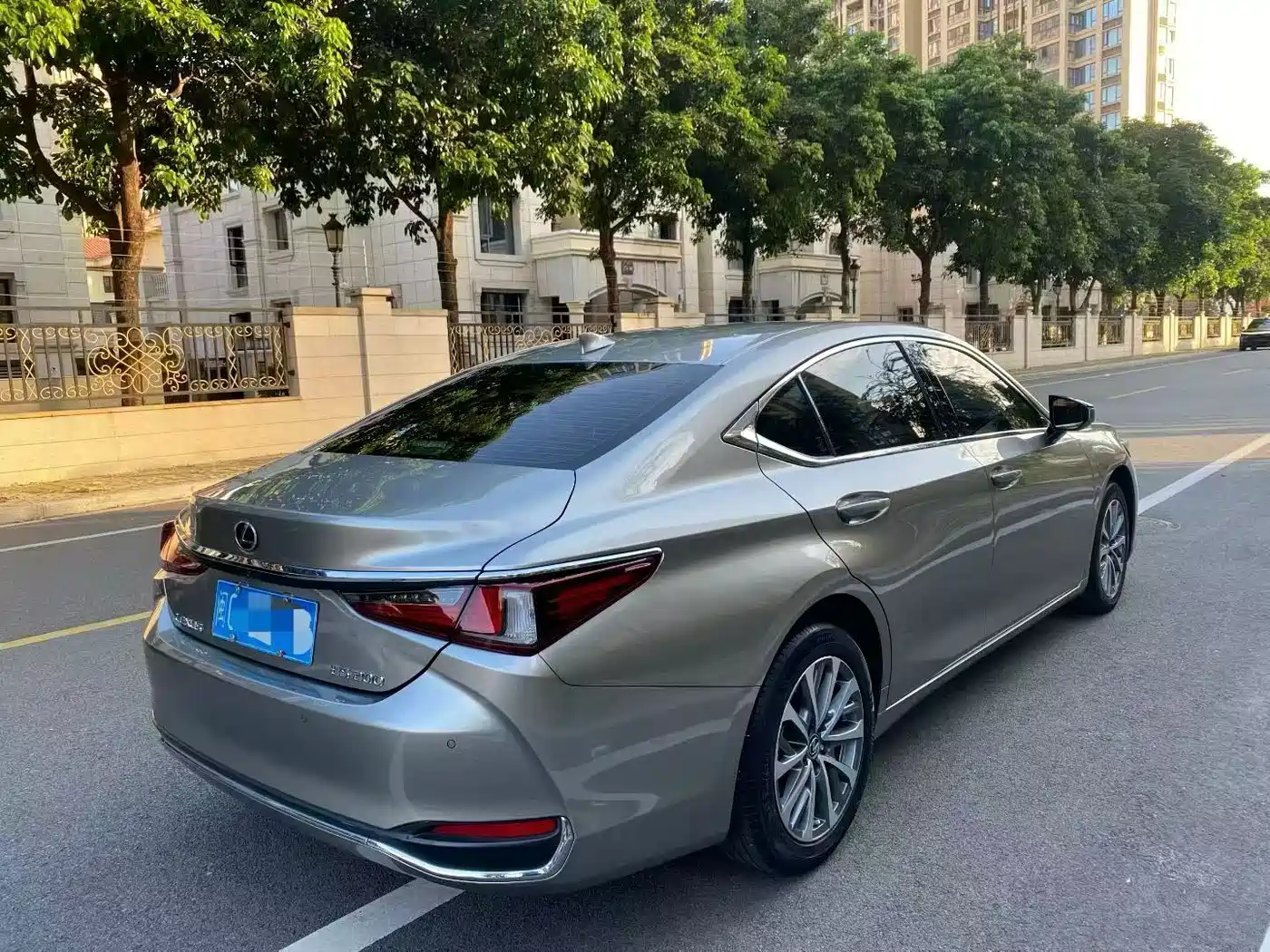 Lexus ES 2023 200 Excellence Edition фото 7