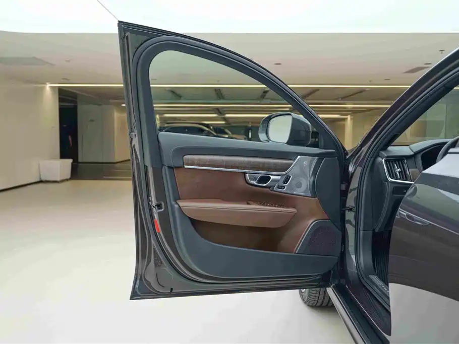 Volvo V90 2024 2024 Cross Country B5 AWD Premium Edition