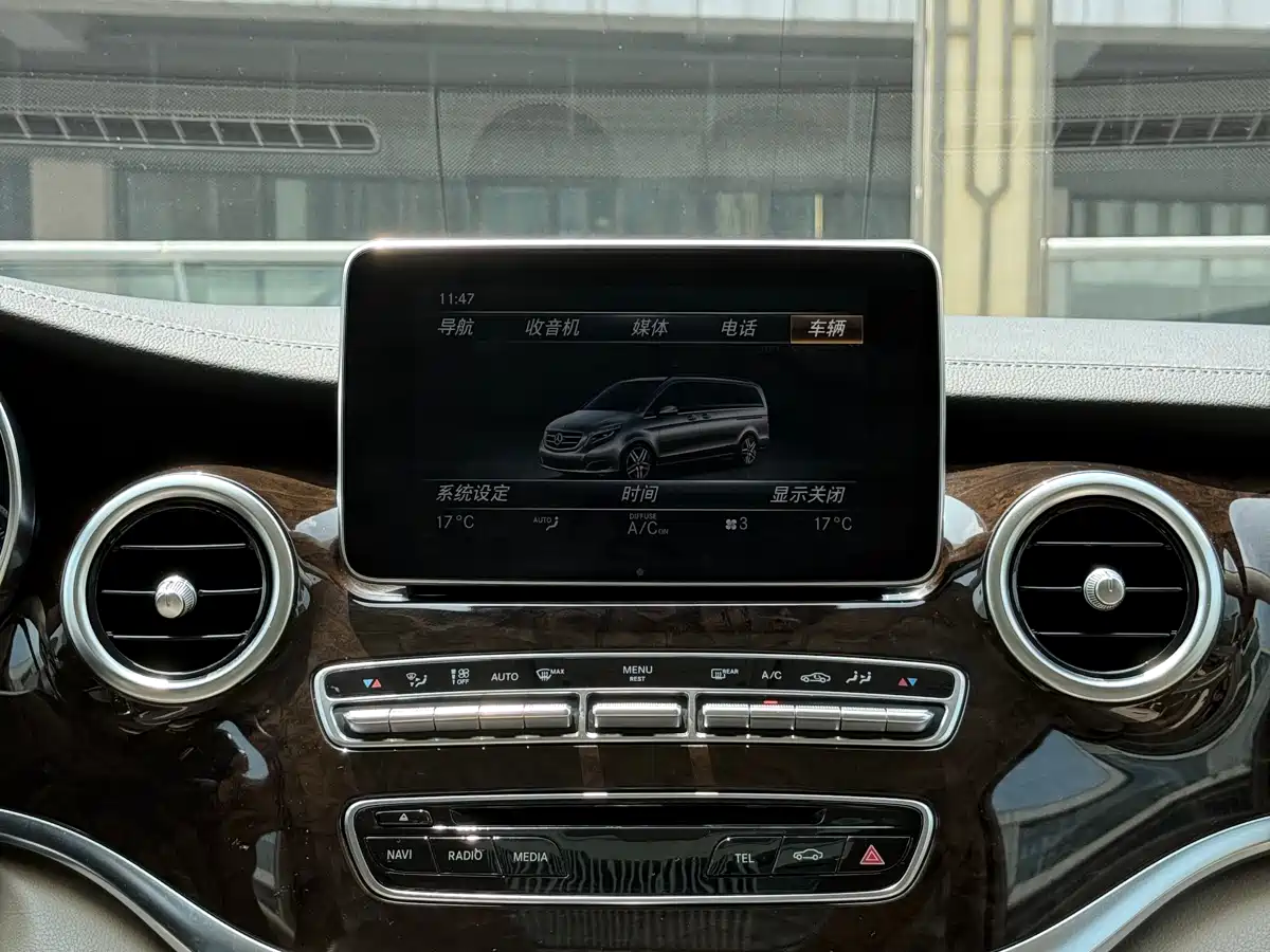 Mercedes-Benz V-Class 2017 Model V 260 L Premium Extended Edition фото 5