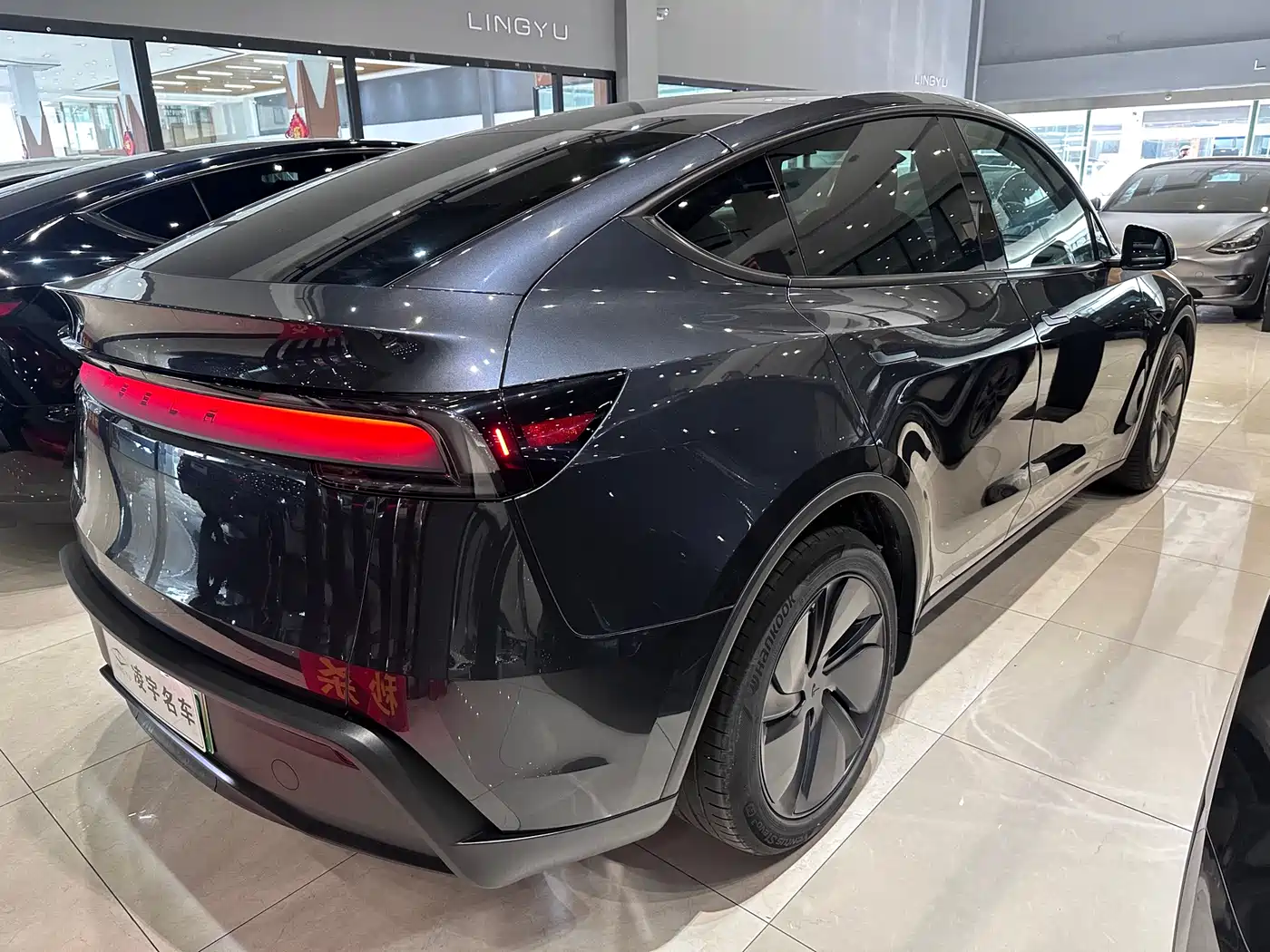 TESLA MODEL Y