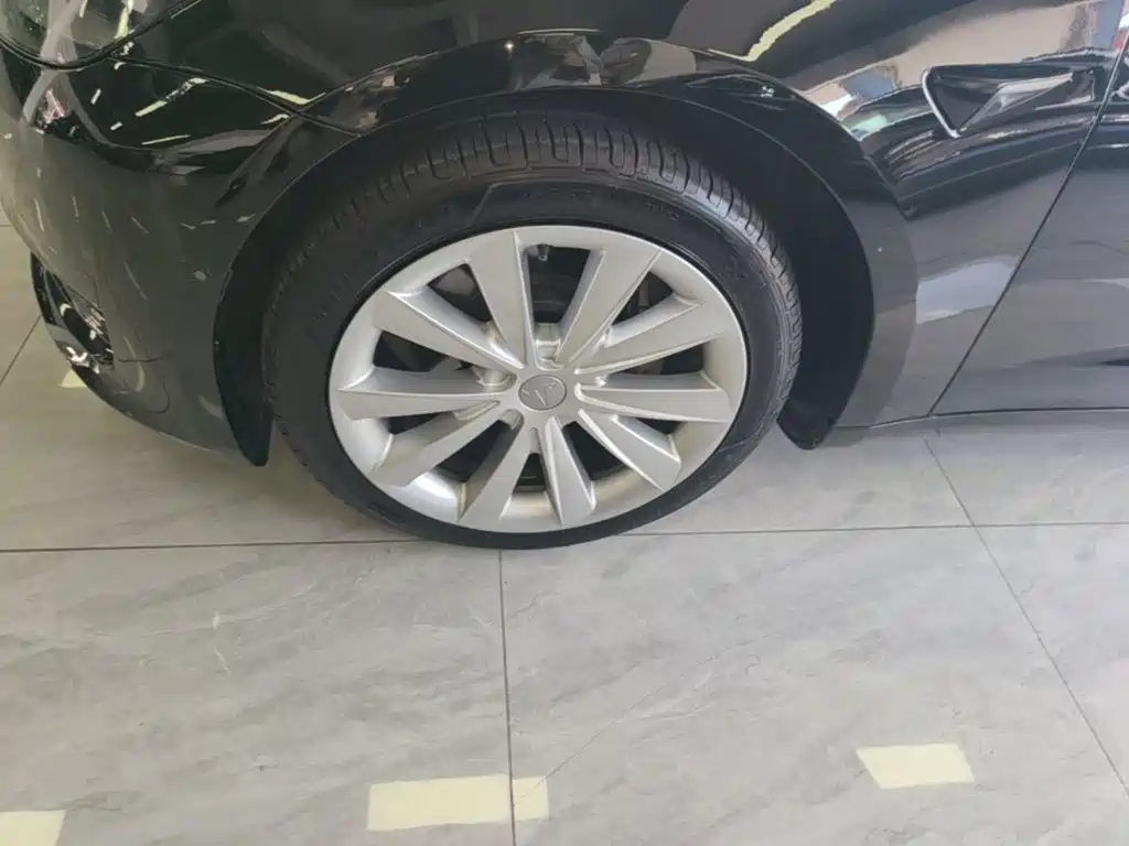 Фото 23 - Tesla Model 3