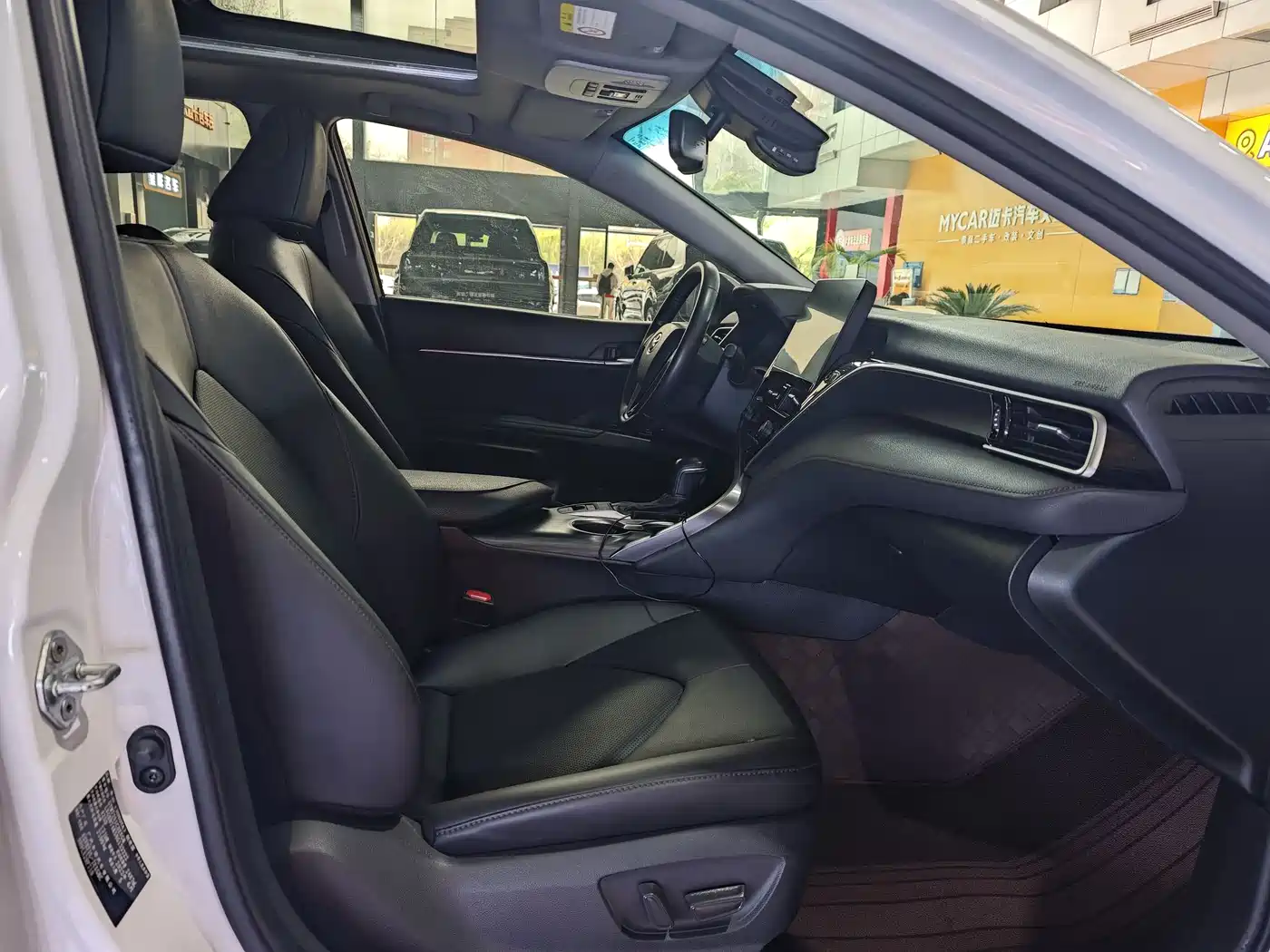 Toyota Camry 2021 Hybrid 2.5HG Luxury Edition фото 14
