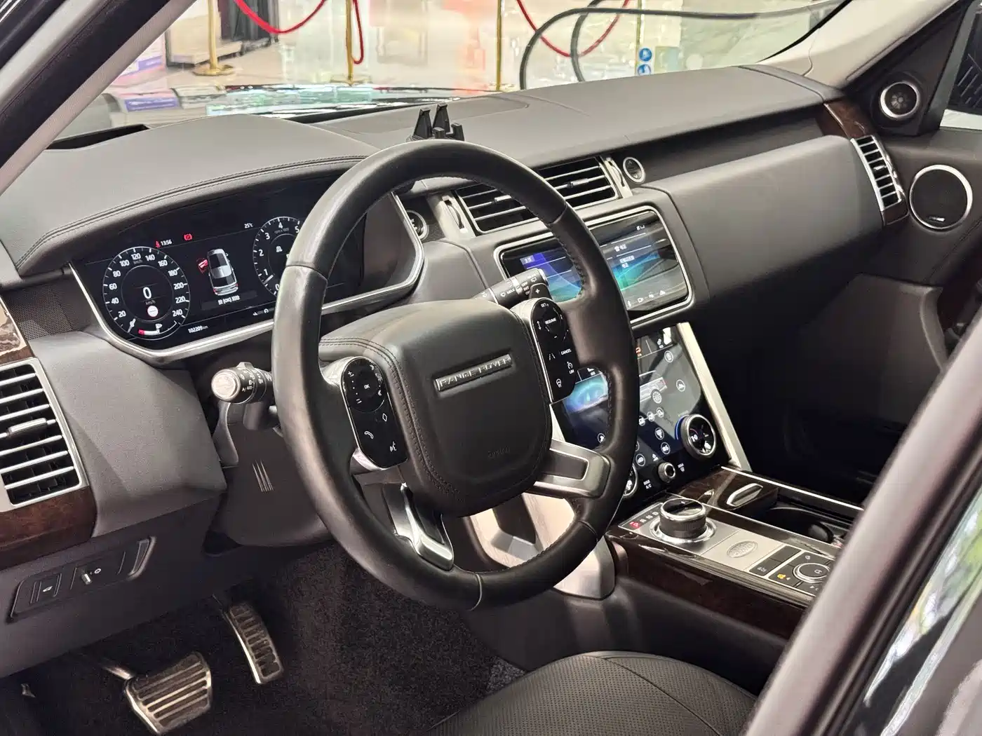 Land Rover Range Rover 2021 3.0 L6 Heritage Extended Classic Edition фото 12