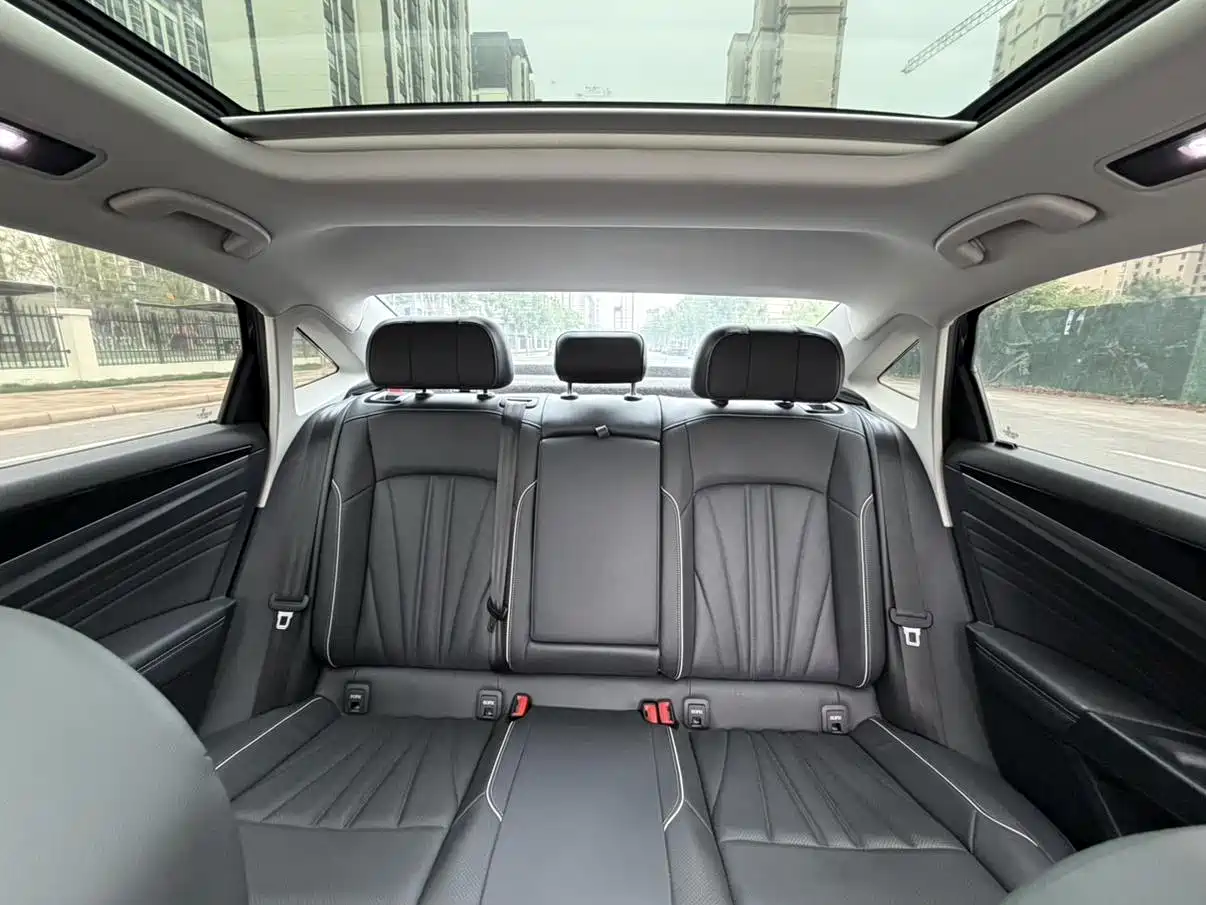 Volkswagen Passat 2024 380TSI Starlight Luxury Edition фото 19