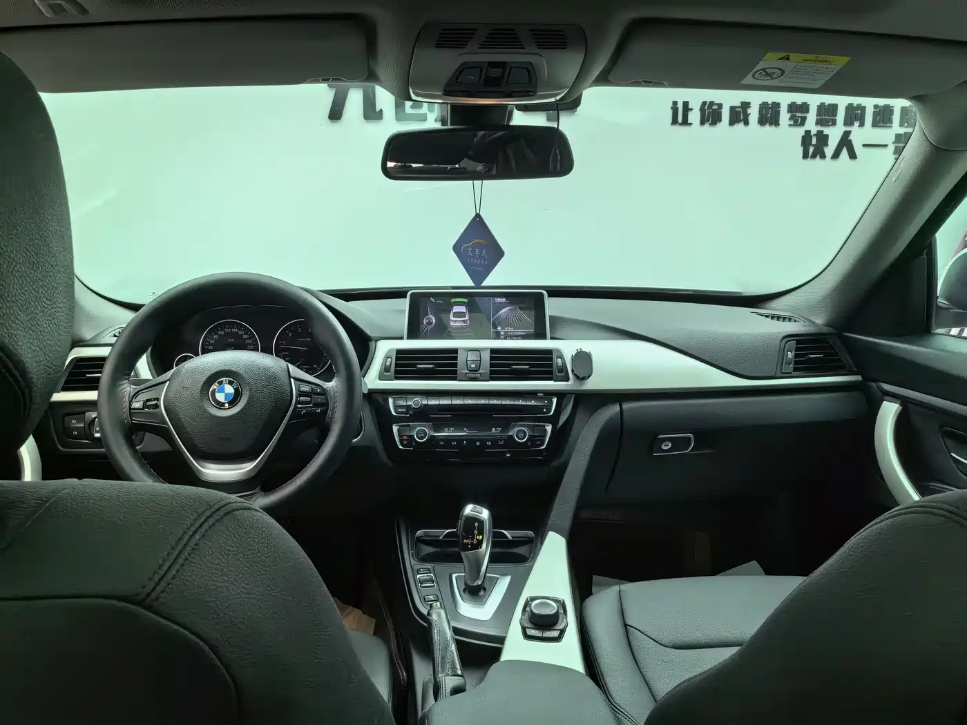 BMW 3 Series GT 2017 320i Fashion фото 11