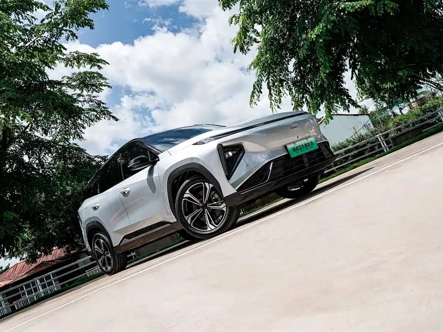 Geely Galaxy Galaxy L7 2025 EM-i 115km Explorer+ Edition фото 4