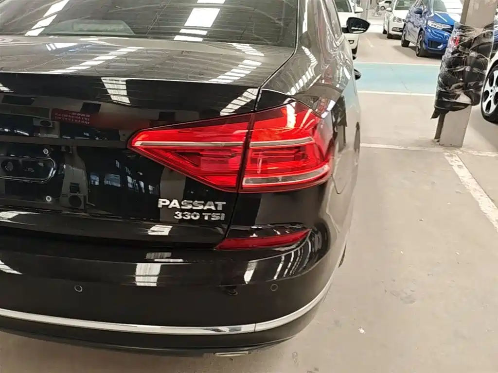 Volkswagen Passat 2017 330TSI DSG Prestige фото 8