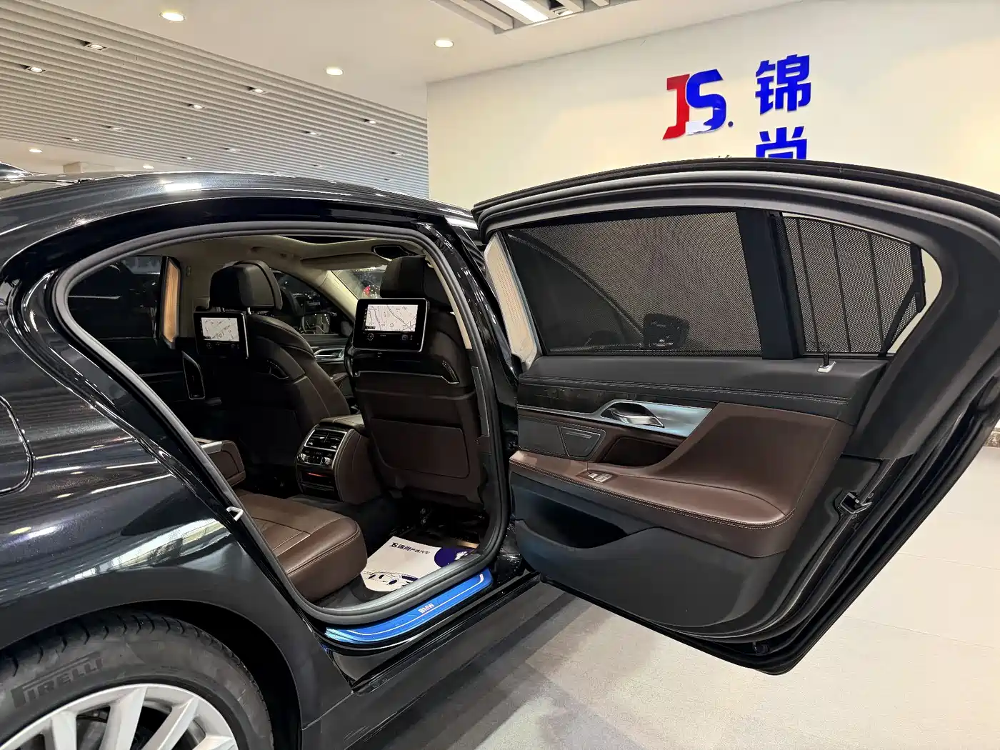BMW 7 Series 2016 740Li Leading Edition фото 27