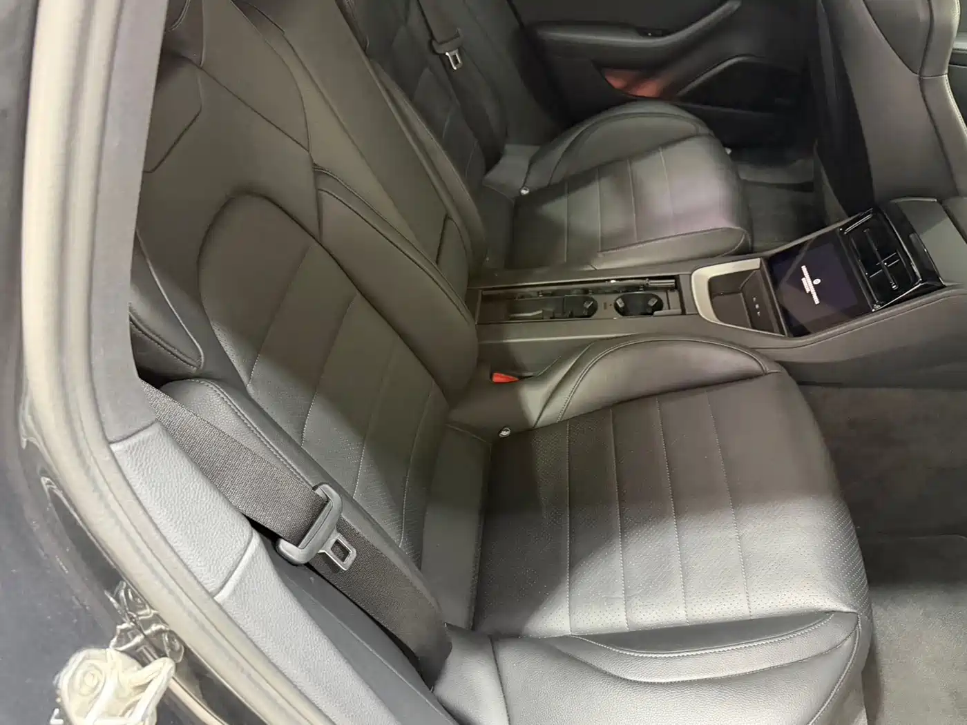 Photo 18 - Porsche Panamera
