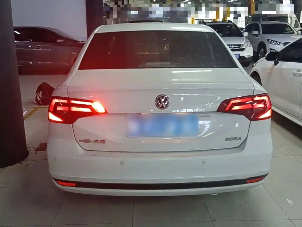 VOLKSWAGEN BORA