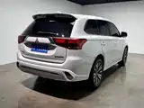 صورة 27 - Mitsubishi Outlander