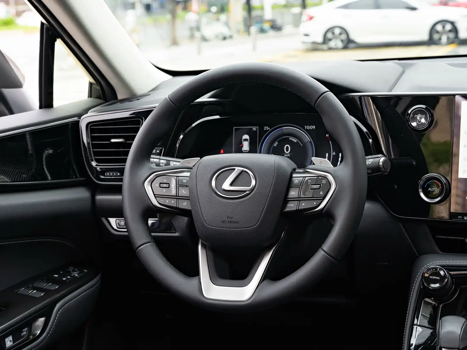 Фото 14 - Lexus NX