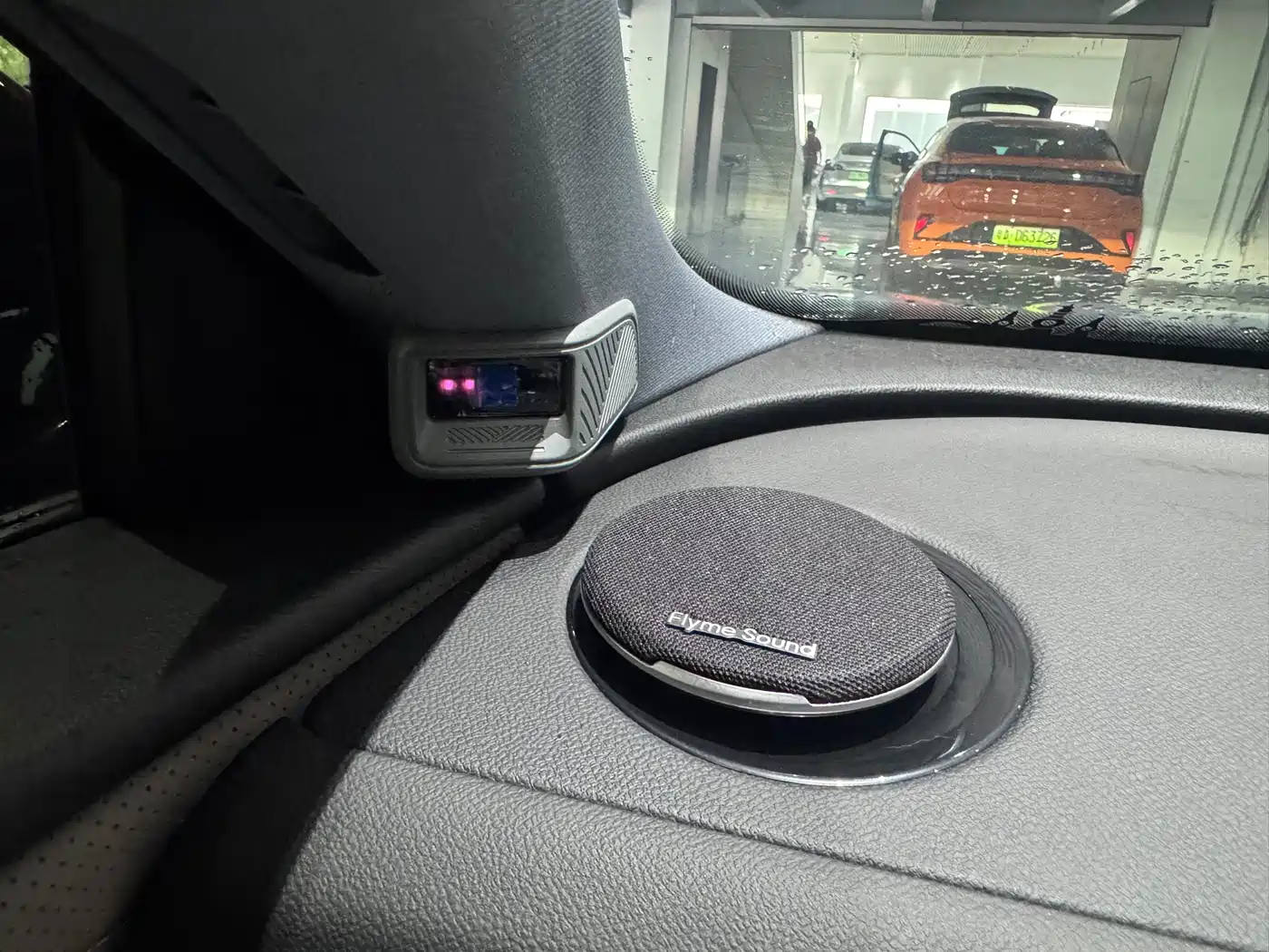 Geely Galaxy Galaxy Xingyao 8 2025 130km EM-i Premium Edition фото 15