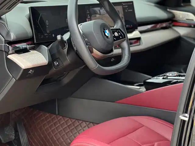 BMW 5 Series 2025 530Li Premium Luxury Package — фото 4