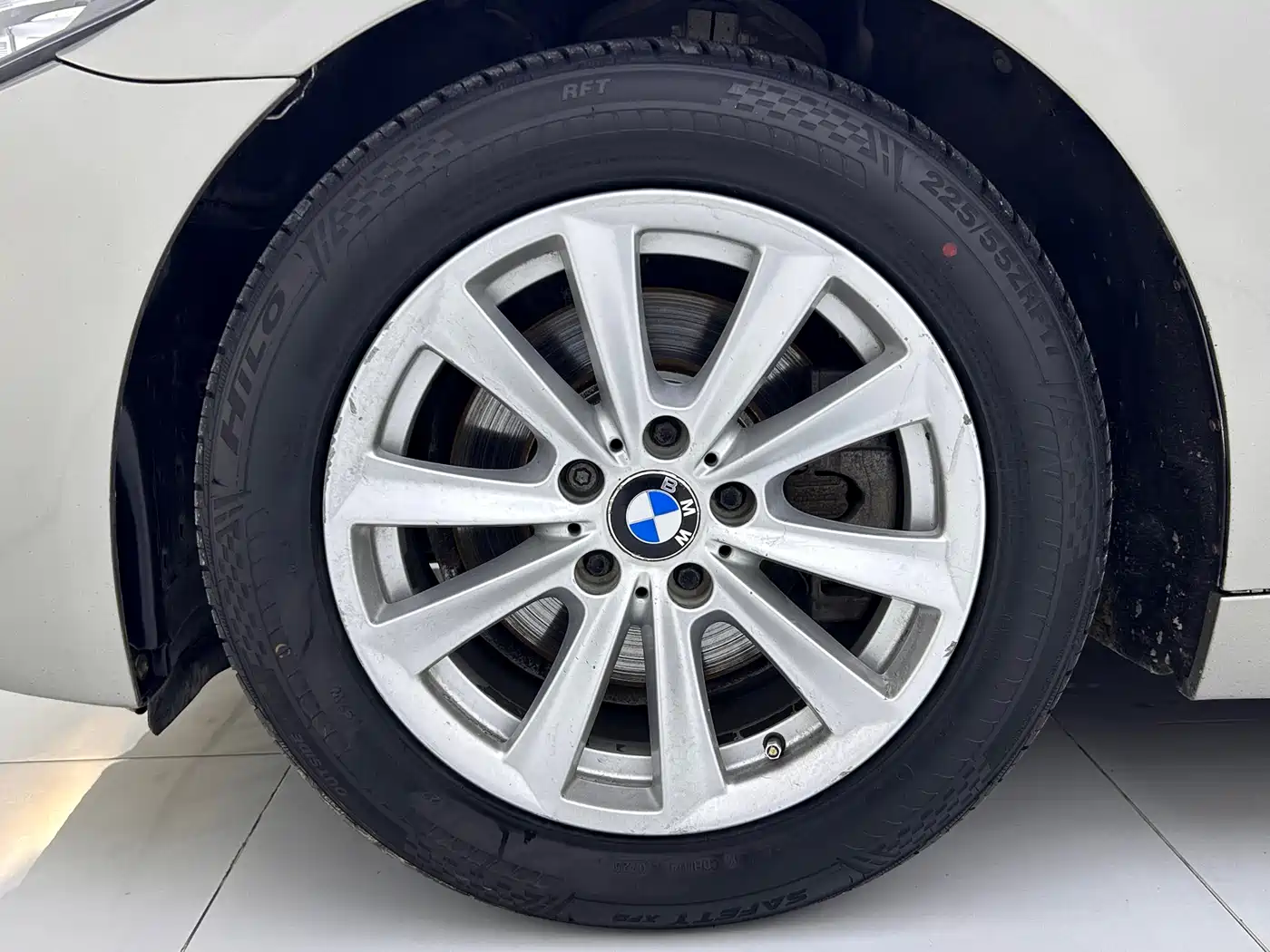 BMW 5 Series (Import) 2014 520i Classic фото 23