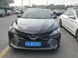 Фото 2 - Toyota Camry