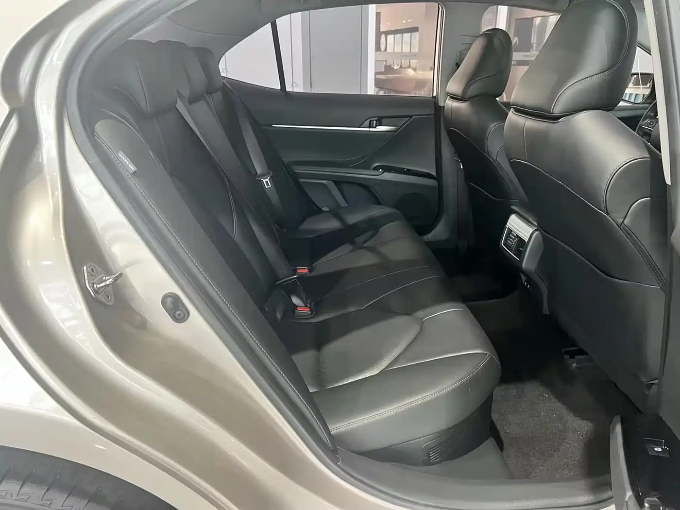 Фото 29 - Toyota Camry