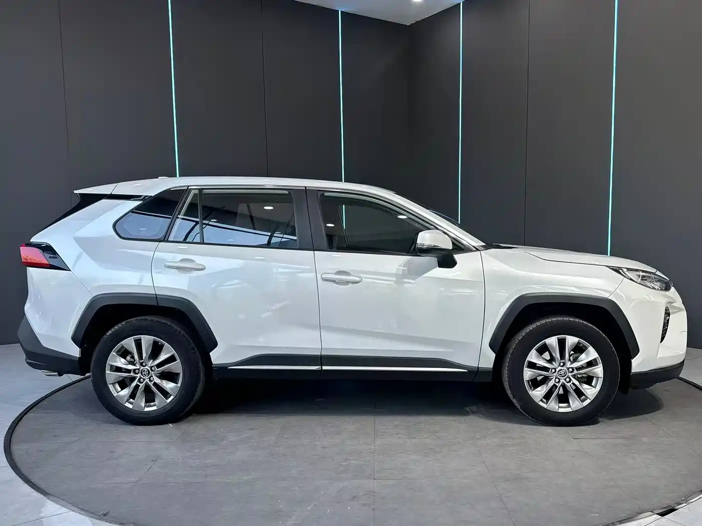 Toyota Wildlander 2021 2.0L CVT 2WD Luxury Edition фото 5