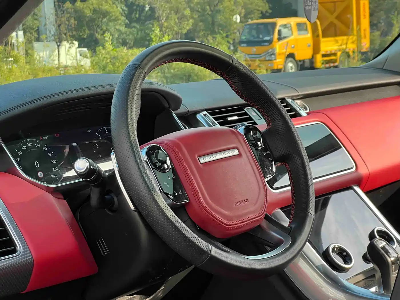 Land Rover Range Rover Sport 2021 3.0 L6 Gloss Black Edition фото 11