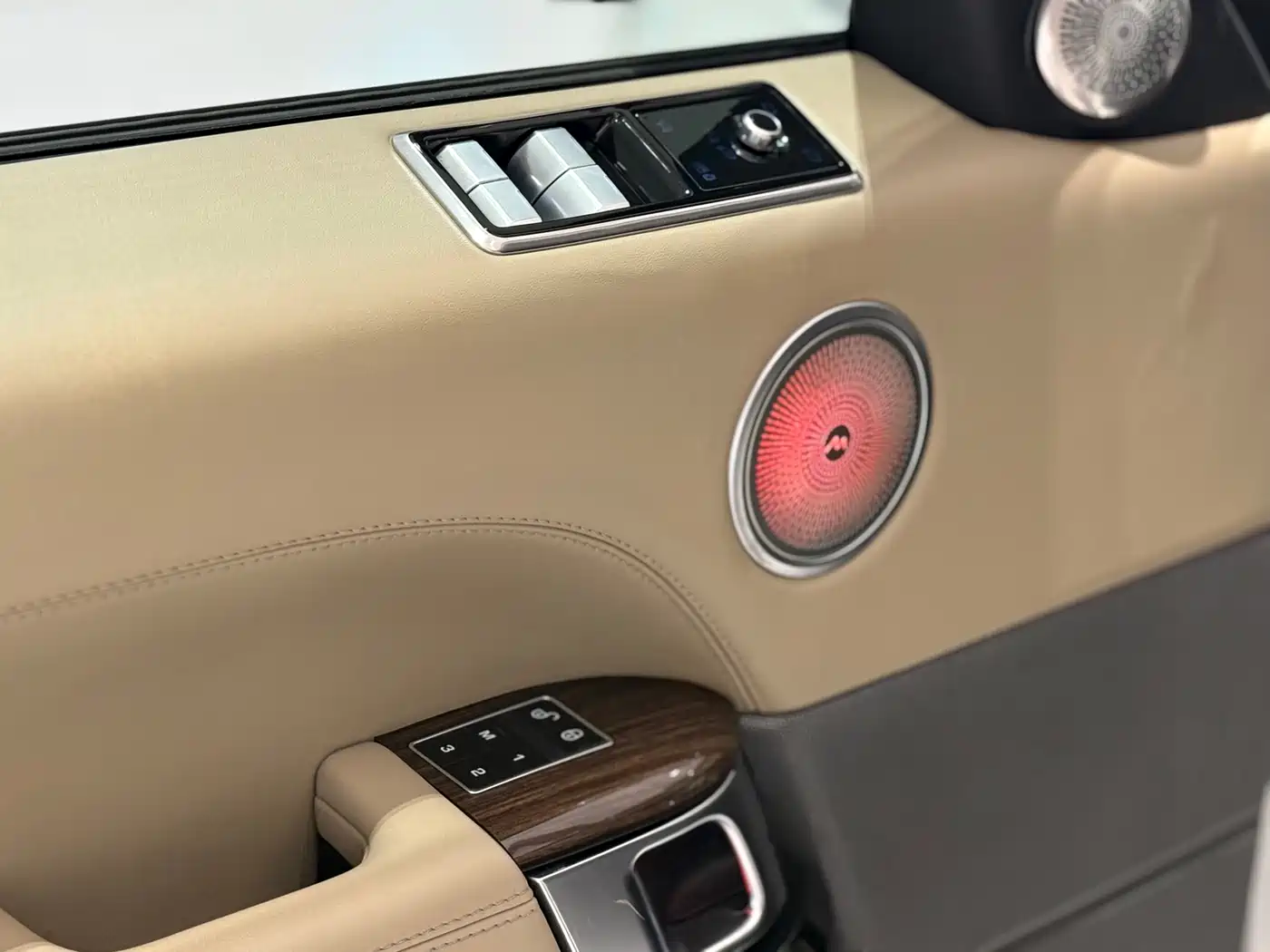 Land Rover Range Rover Sport 2014 3.0 SC V6 Trendsetting Genesis Edition фото 11