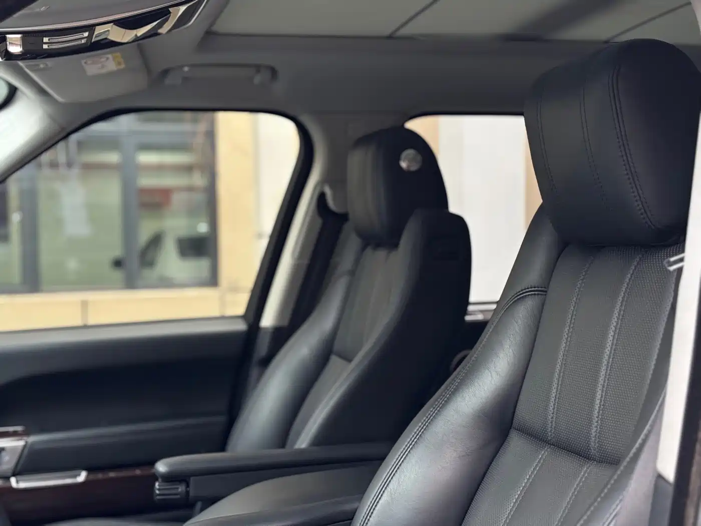 Land Rover Range Rover 2015 3.0 SC V6 Vogue SE Genesis Extended Edition фото 16