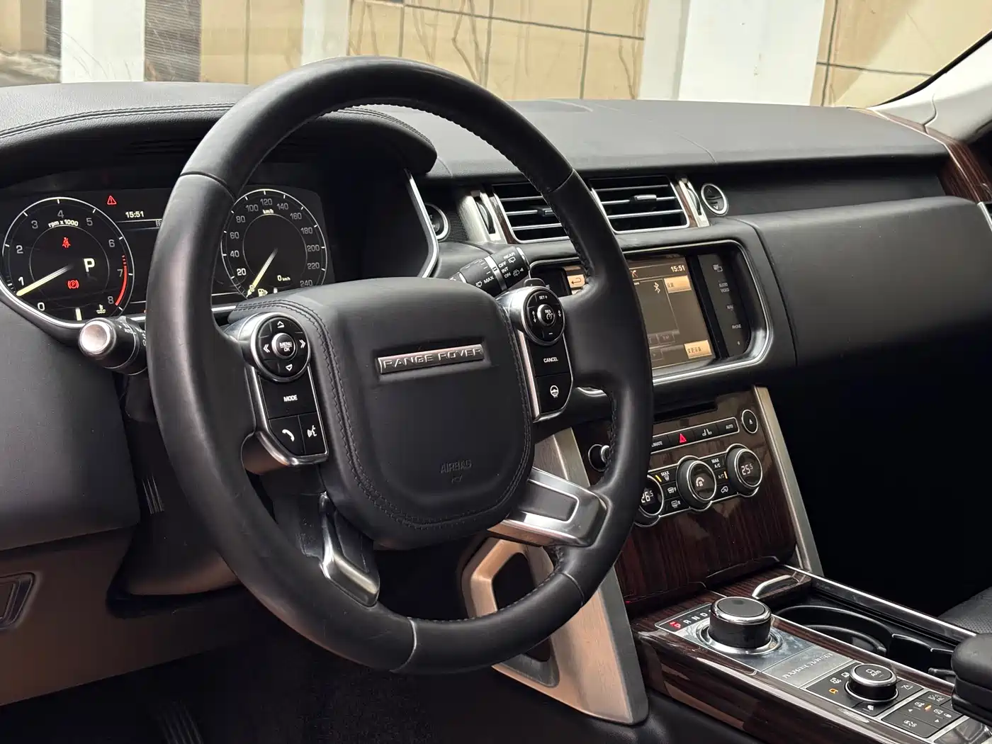 Land Rover Range Rover 2015 3.0 SC V6 Vogue SE Genesis Extended Edition фото 8