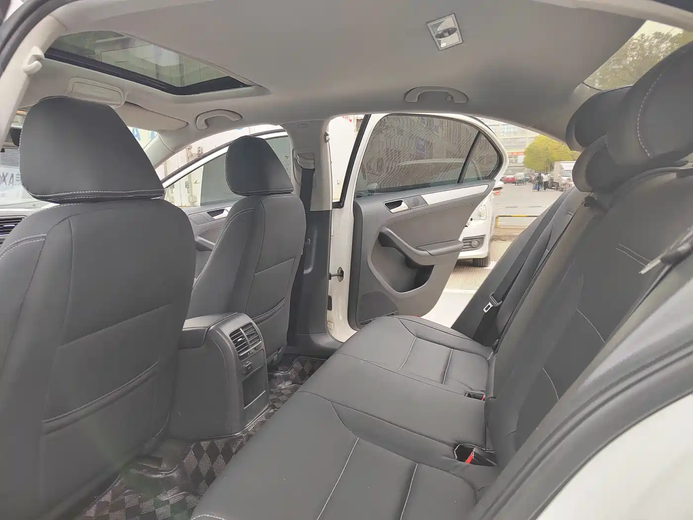 Volkswagen Sagitar 2014 1.4TSI Automatic Luxury фото 6