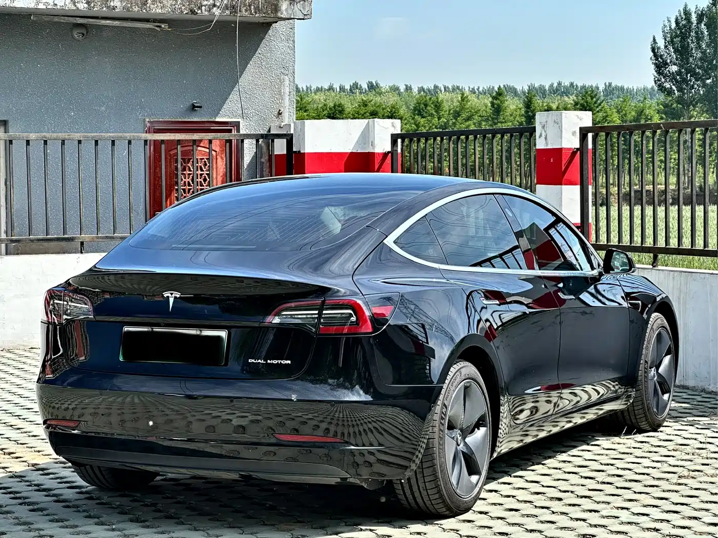 Tesla Model 3 (Import) 2019 2019 Long Range All-Wheel Drive Edition