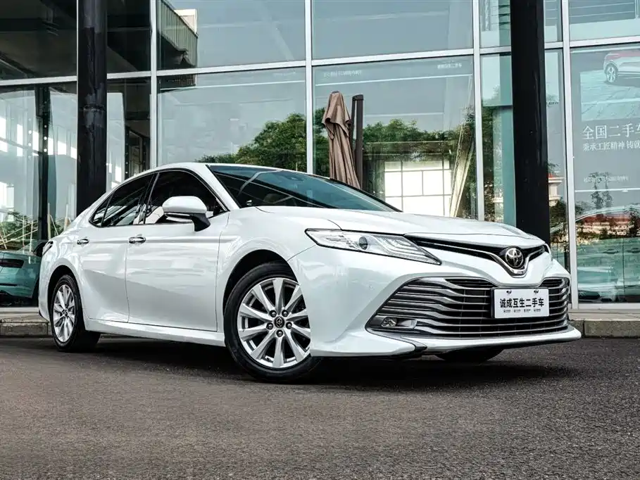 Toyota Camry 2018 2.0G Luxury Edition фото 3
