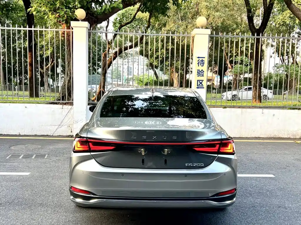 Lexus ES 2025 2025 200 Ultimate Edition