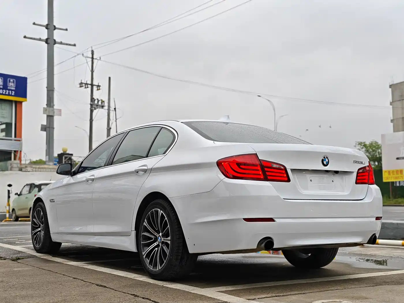 BMW 5 Series 2013 535Li Leadership фото 6