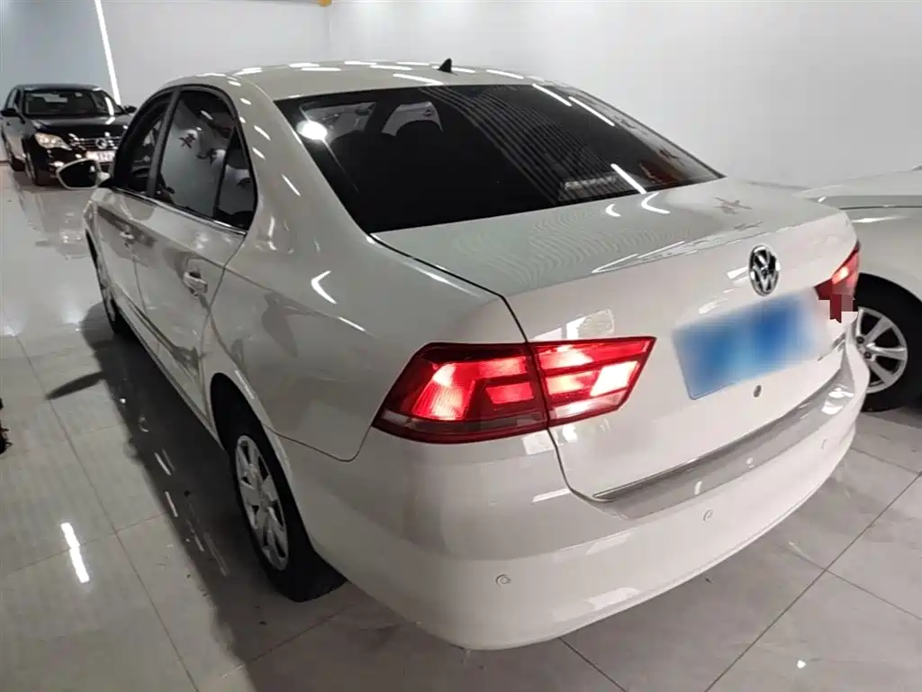 Volkswagen Santana 2015 1.6L Automatic Trend Edition фото 5