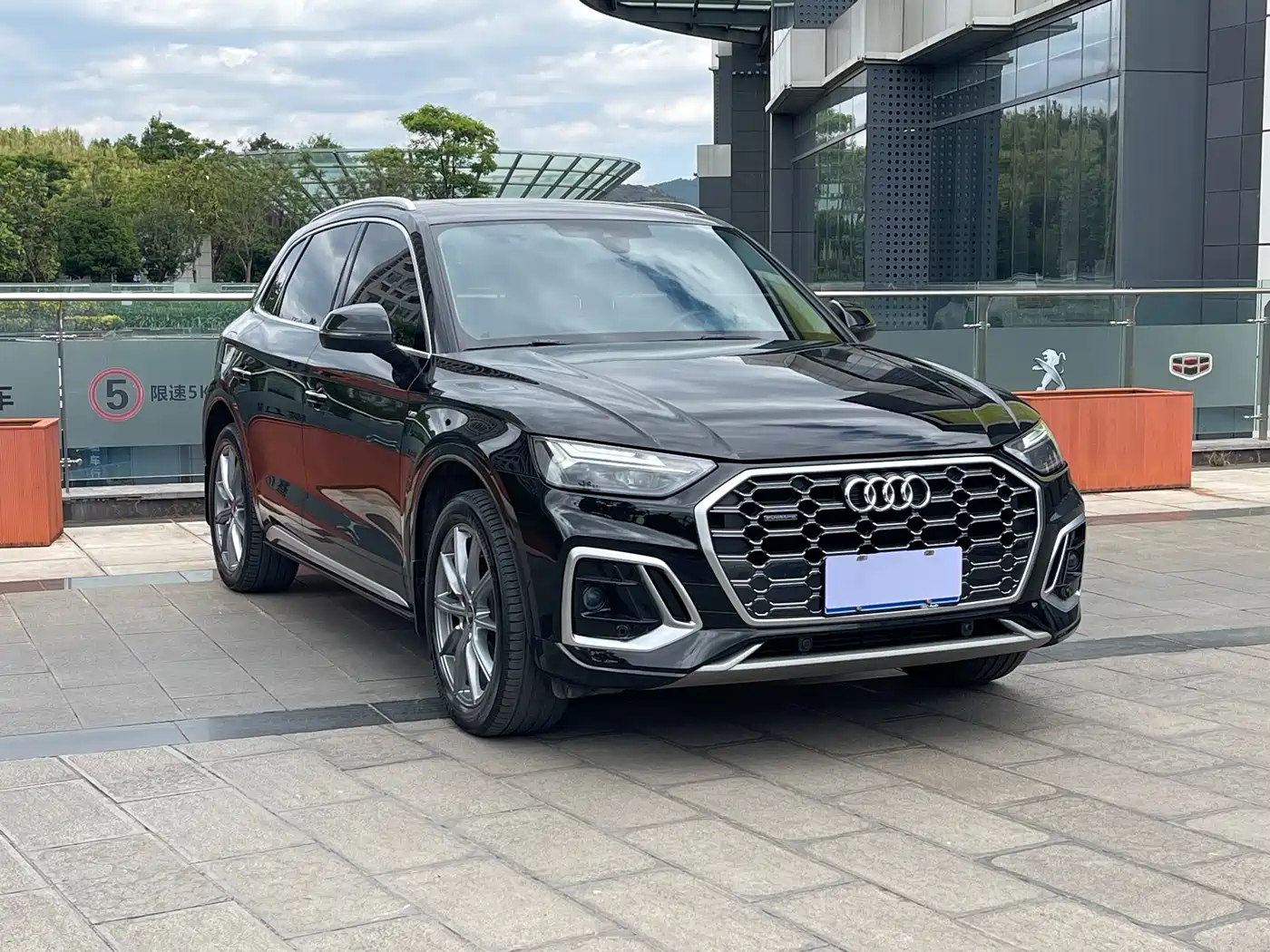 Audi Q5L 2022 40T Luxury Dynamic фото 3