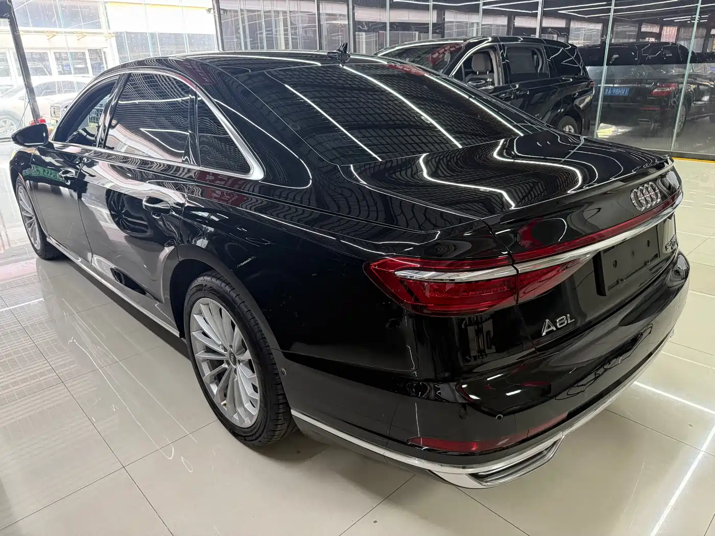 AUDI A8
